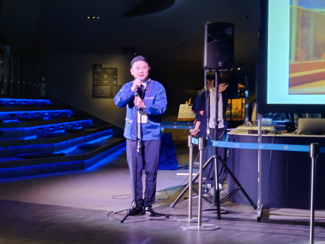 報告を行う支配人